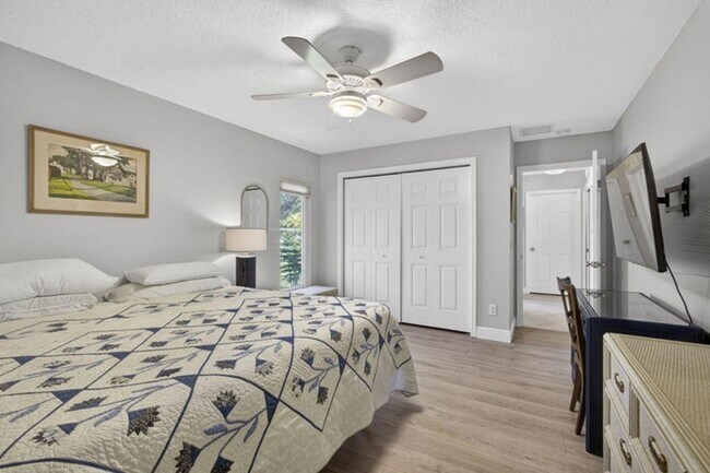 Building Photo - 19570 Trails End Terrace