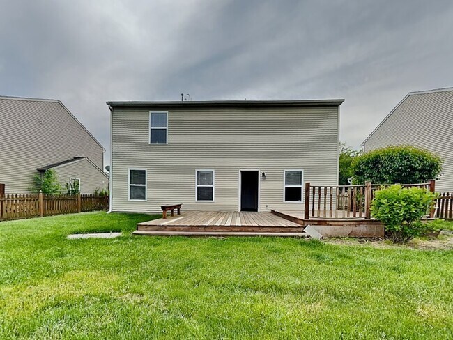 Building Photo - 3 bed 2.5 bath in Fishers!