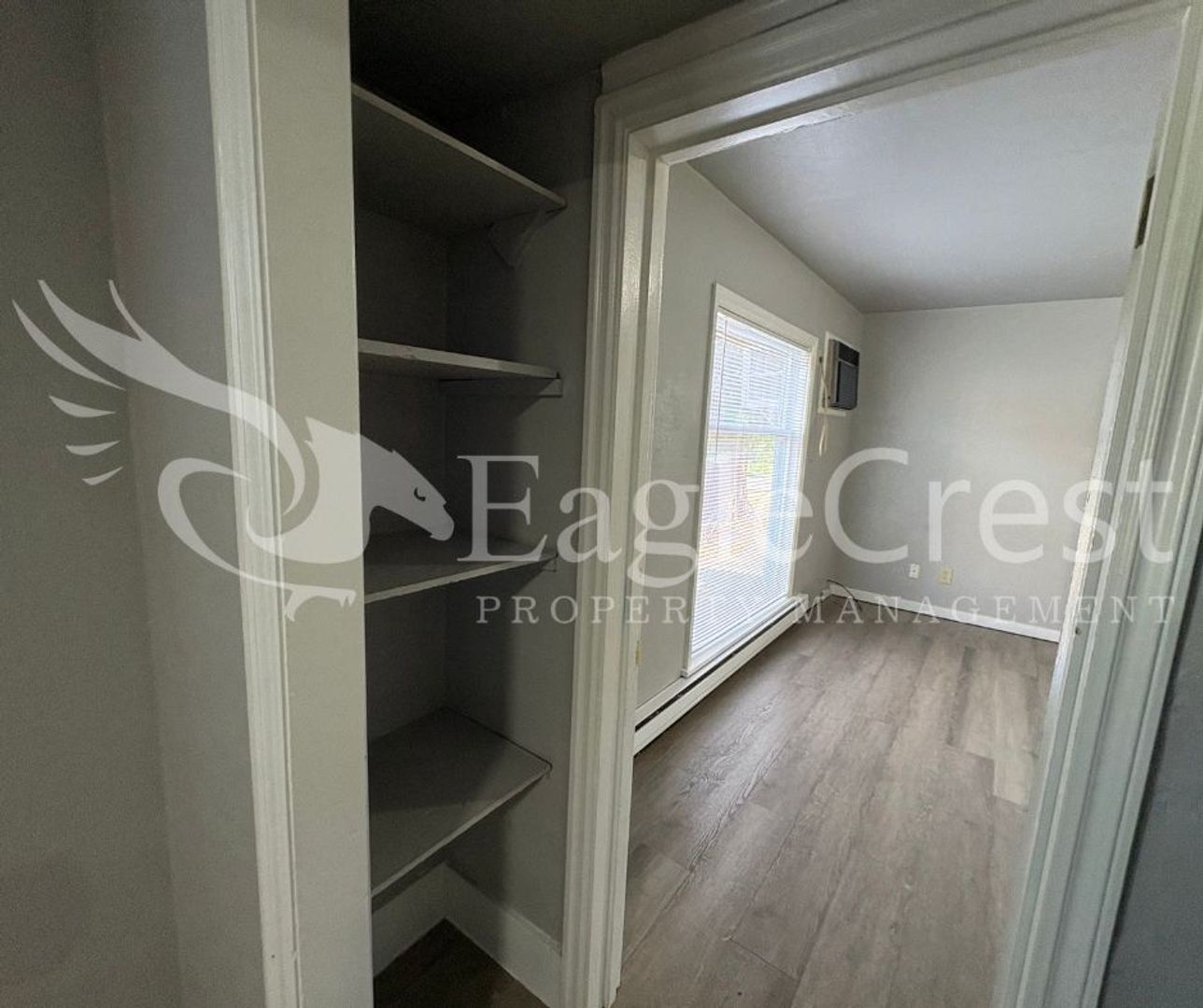 Building Photo - 401SUMACH