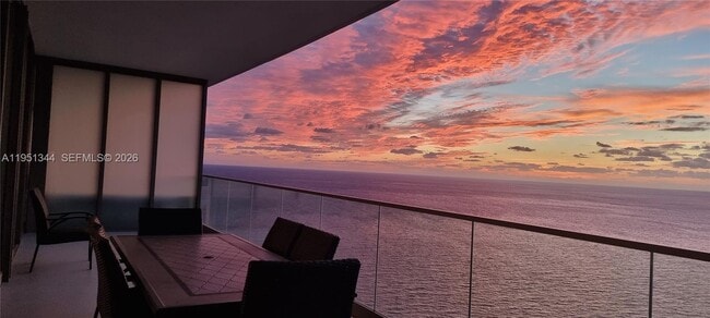 Building Photo - 18975 Collins Ave