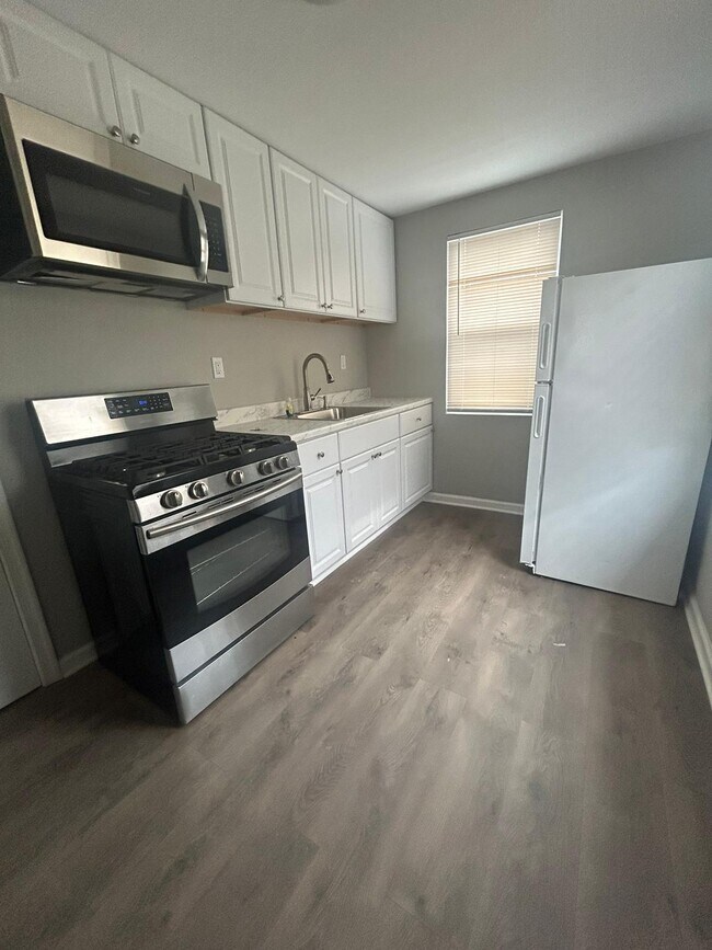 Building Photo - 2735 Bookert Dr