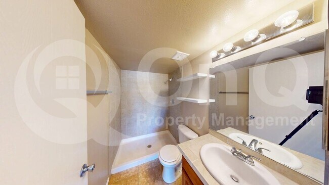 Building Photo - 1810 E Blacklidge Dr