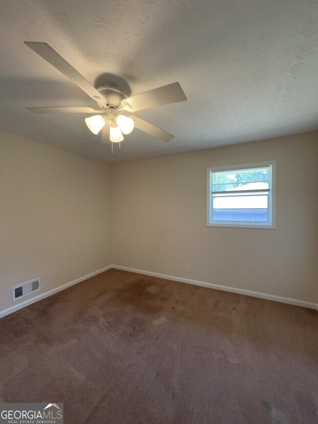 Building Photo - 1430 High Meadow Dr