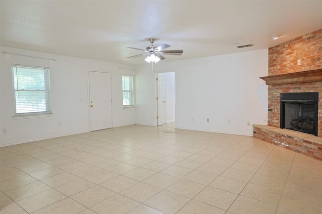 Building Photo - 2550 W Lucas Rd