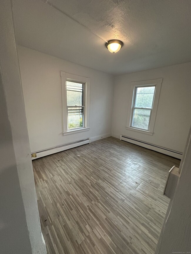 Building Photo - 1036 Maplewood Ave