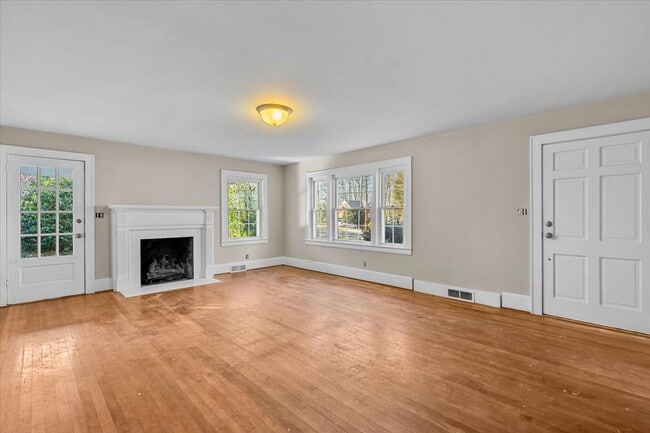 Building Photo - 807 Shamrock Rd