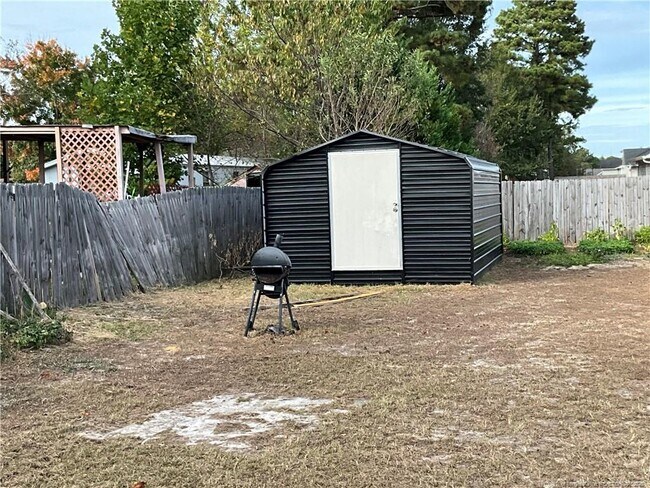 Building Photo - 2460 Saltwood Rd