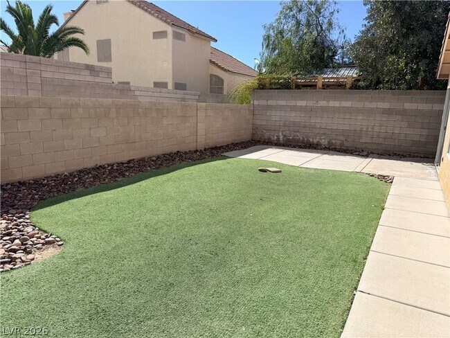 Building Photo - 765 Donelle Ave