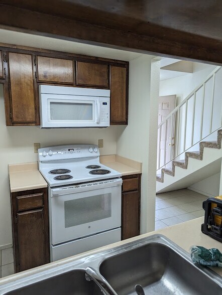 Building Photo - 830 Mission Sierra Ct