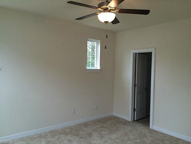 Building Photo - Beach Borough