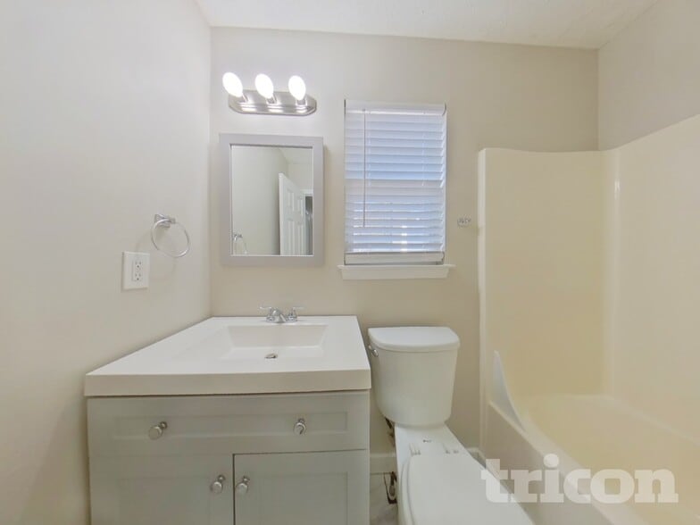 Building Photo - 305 Madeline Way
