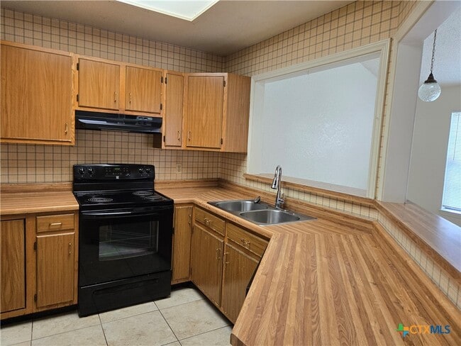 Building Photo - 113 Guadalupe River Dr