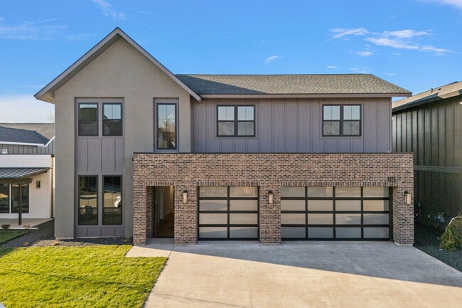 Building Photo - 116 S Carbon Rivet Ave