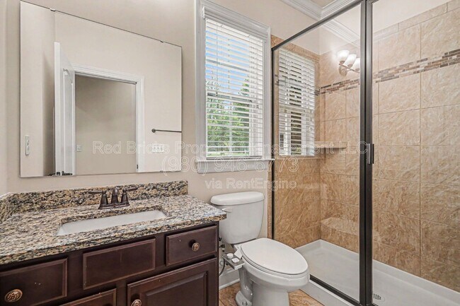 Building Photo - 655 Brookhaven Dr
