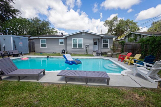 Building Photo - 1325 Ray Dr