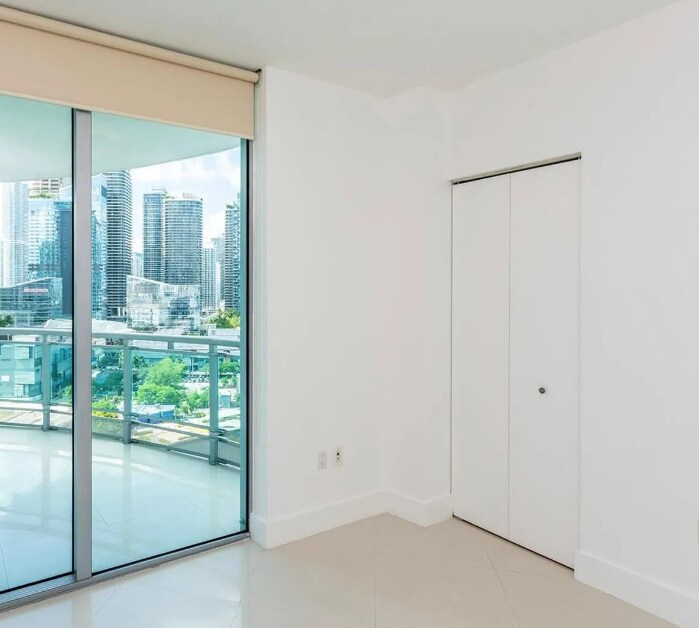 Building Photo - 350 S Miami Ave