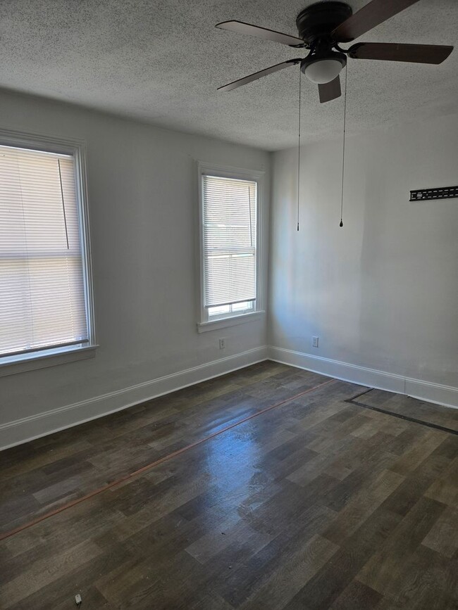 Building Photo - Single family home with covered front porch