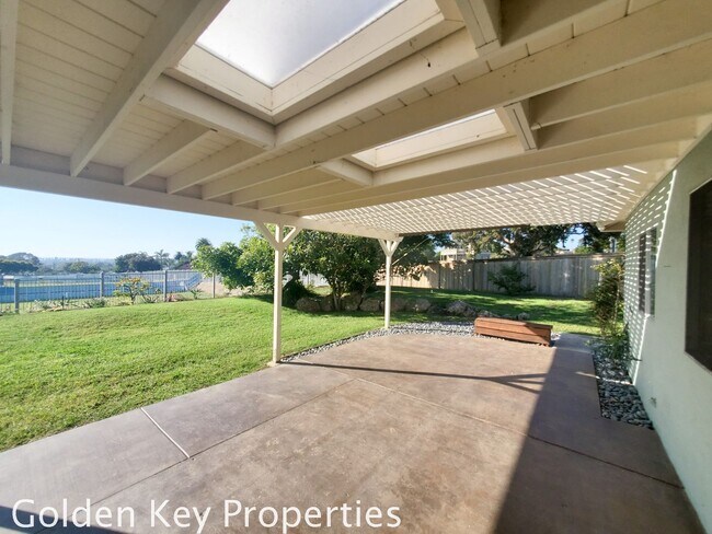 Building Photo - Beautiful 4 bed/2 bath single-story home w/ocean view! Close to the Beach & Carlsbad Village!