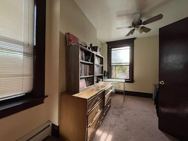 Building Photo - 304 S Graham St