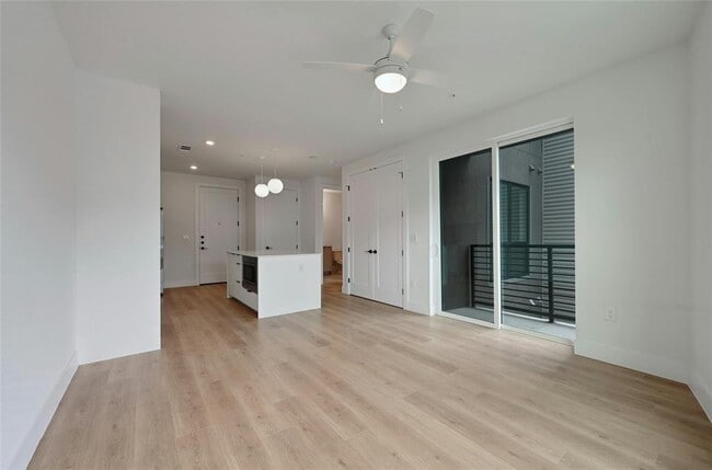 Building Photo - 1701 Simond Ave Ave