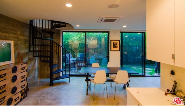 Building Photo - 2849 Seattle Dr