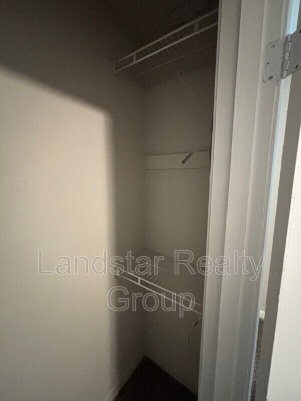 Building Photo - 4714 Seville Dr