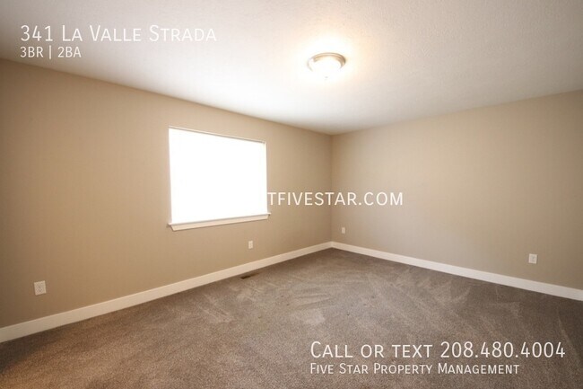 Building Photo - 341 La Valle Strada