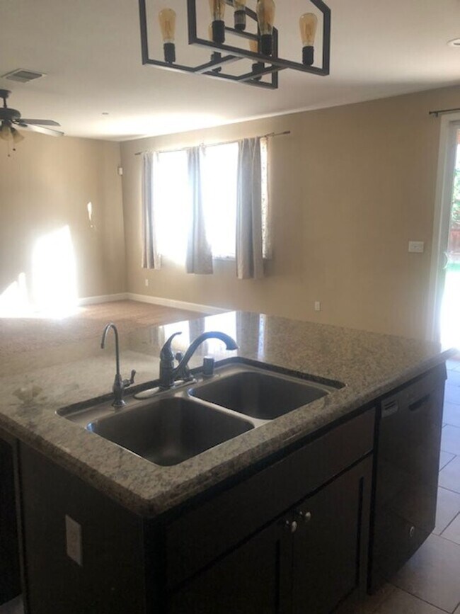 Building Photo - Beautiful Manteca Home in Quiet Neighborhood