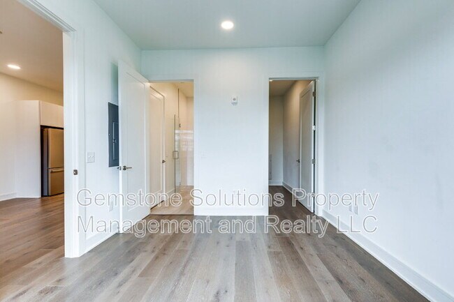 Building Photo - 1125 10th Ave N