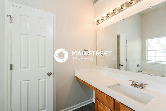Building Photo - 4 Bedroom Pet-Friendly Home in Decatur, GA with Main Street Renewal