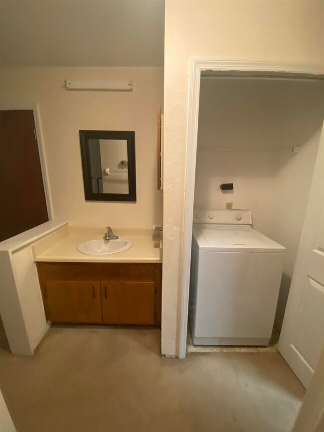 Building Photo - 6024 Greenon Ln