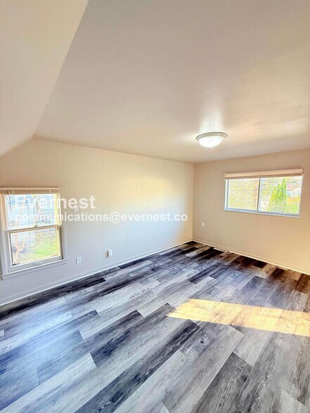 Building Photo - 19148 Hilton Dr