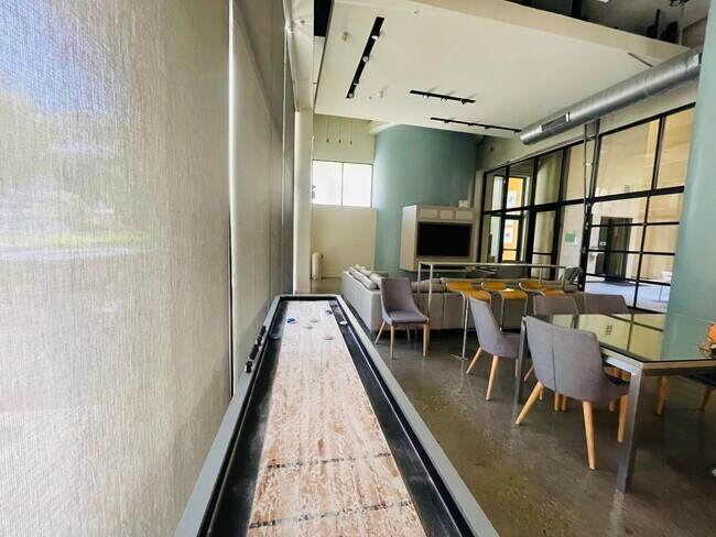 Club Room - 133 The Promenade N