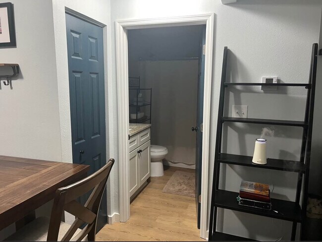 Building Photo - 1212 Doris Ave