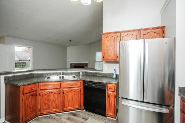 Building Photo - 7832 Sarah Ann Dr S