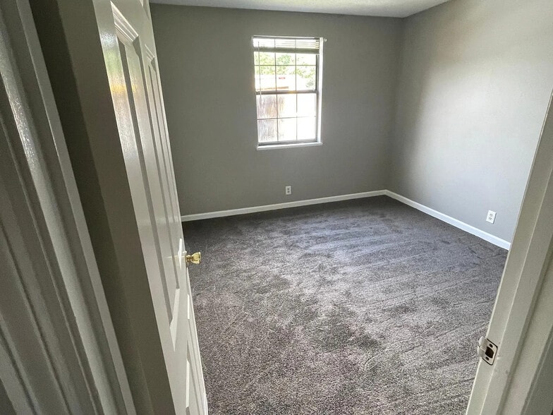 Building Photo - 1140 Sioux Ter