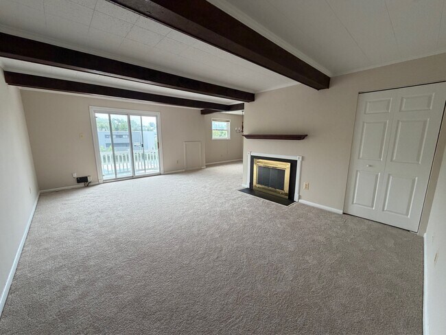 Building Photo - 17 Warren Lodge Ct