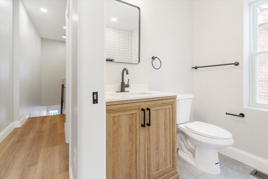 Building Photo - 1415 E Lanvale St