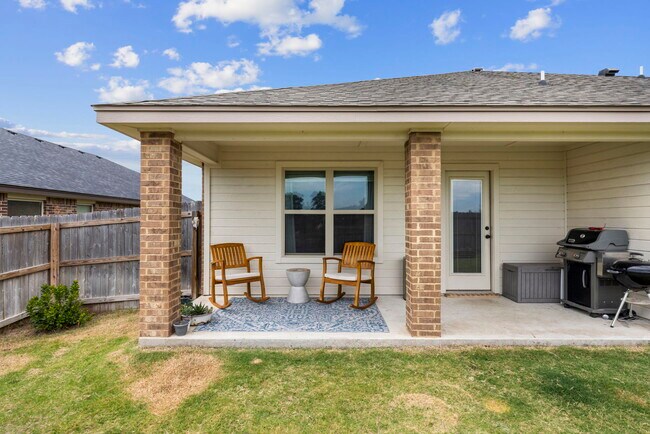 Building Photo - 2635 Settlers Oak Dr