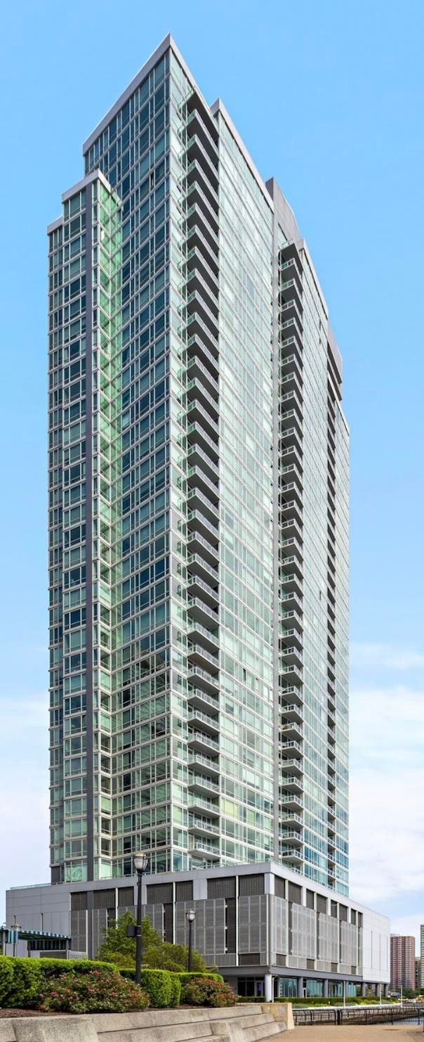 Building Photo - 2 2nd St