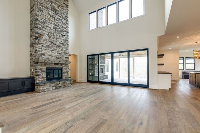 Building Photo - Like New 4 Bedroom Luxury Home in Franklin TN