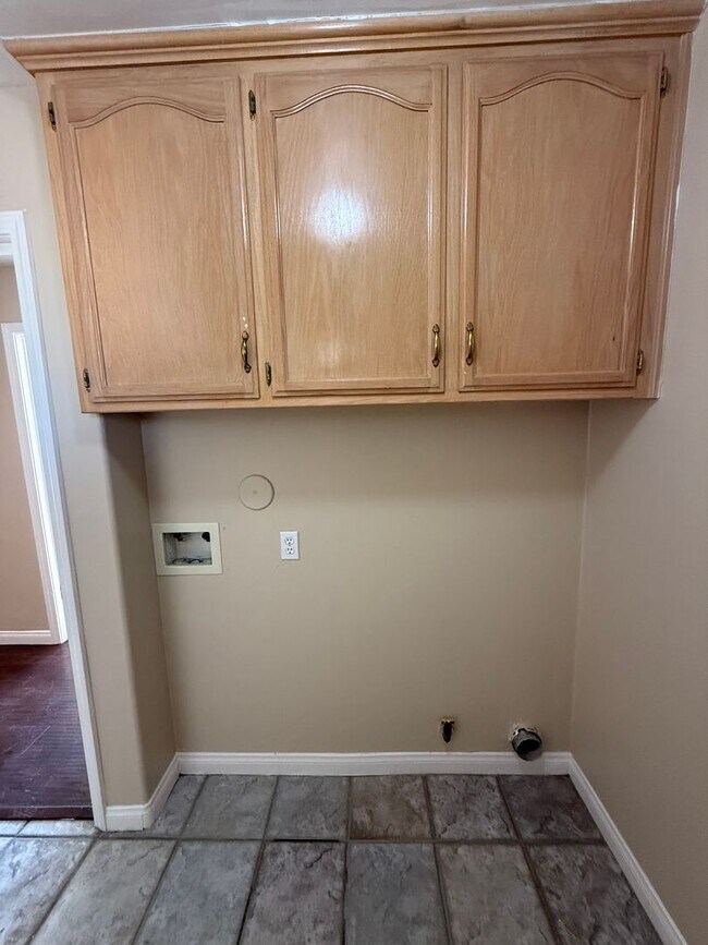 Building Photo - 5704 Pine Canyon Dr