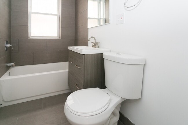 Building Photo - 4830 W Addison St