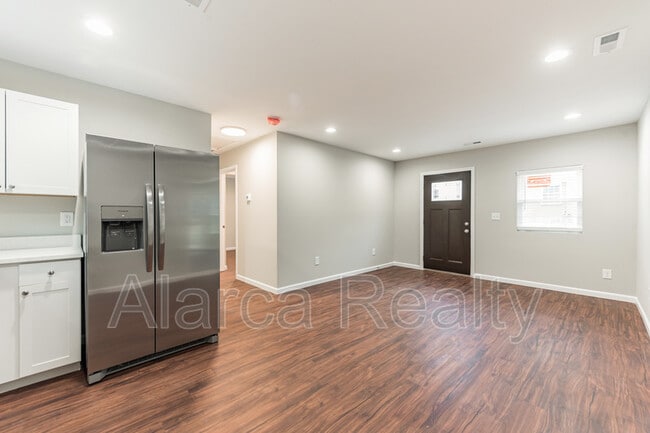 Building Photo - 7461 Elwood Dr