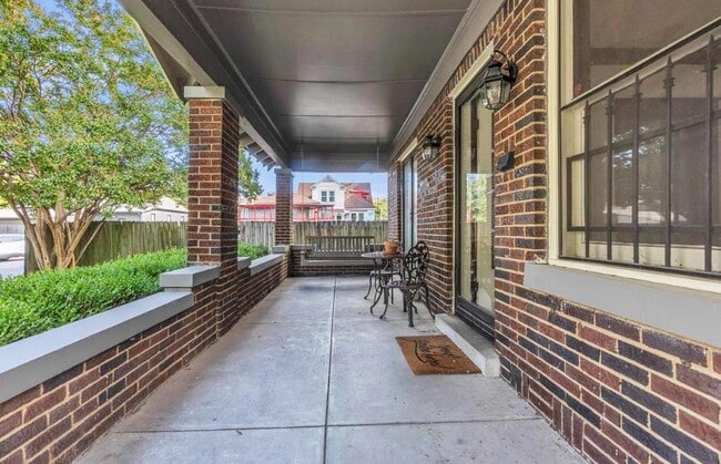 Building Photo - 2109 Felix Ave