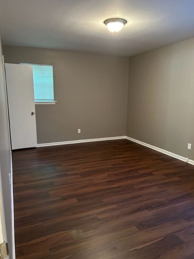 Building Photo - COMING SOON! MOVE IN SPECIAL- $0 SECURITY ...