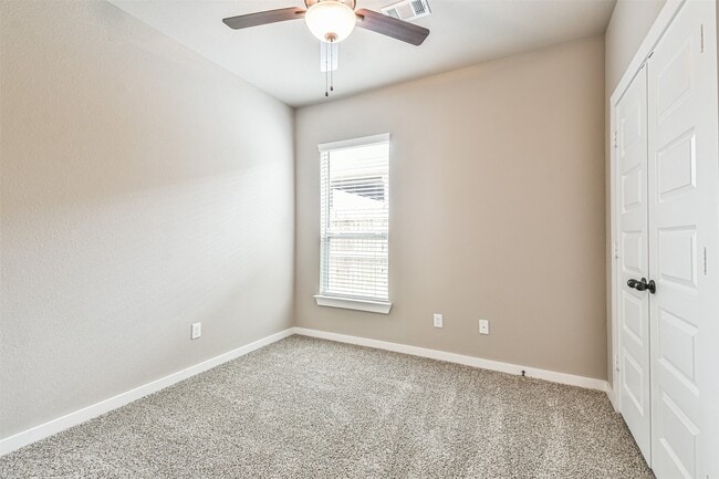 Building Photo - 25105 Pacific Wren Dr
