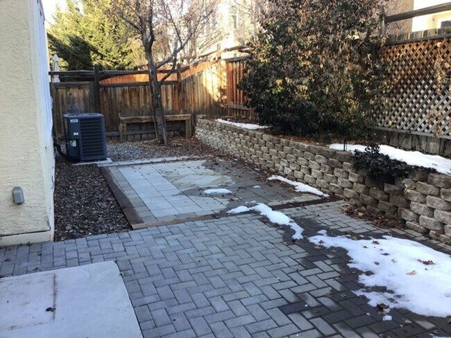 Building Photo - Gated Community 4 Bedroom 2.5 Bath Home...