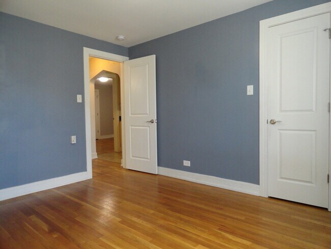 Building Photo - 1410 Maple Ave