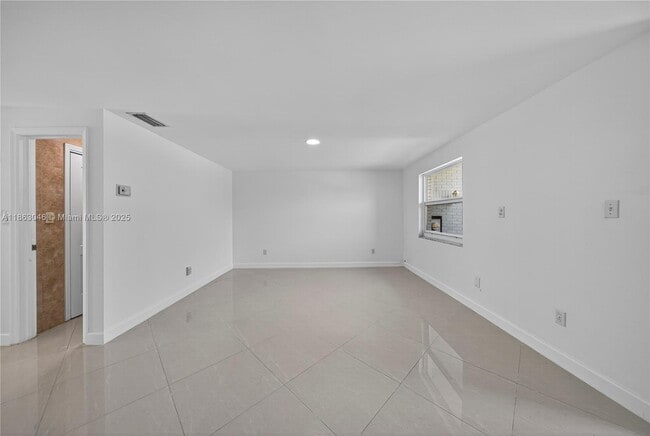 Building Photo - 301 Bonaventure Blvd
